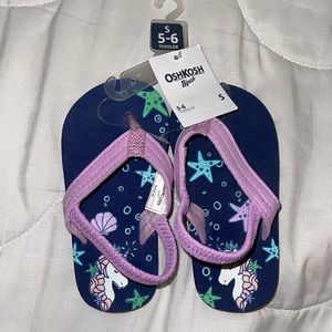 BRAND NEW 🌟 oshkosh toddler flip flops 🩴